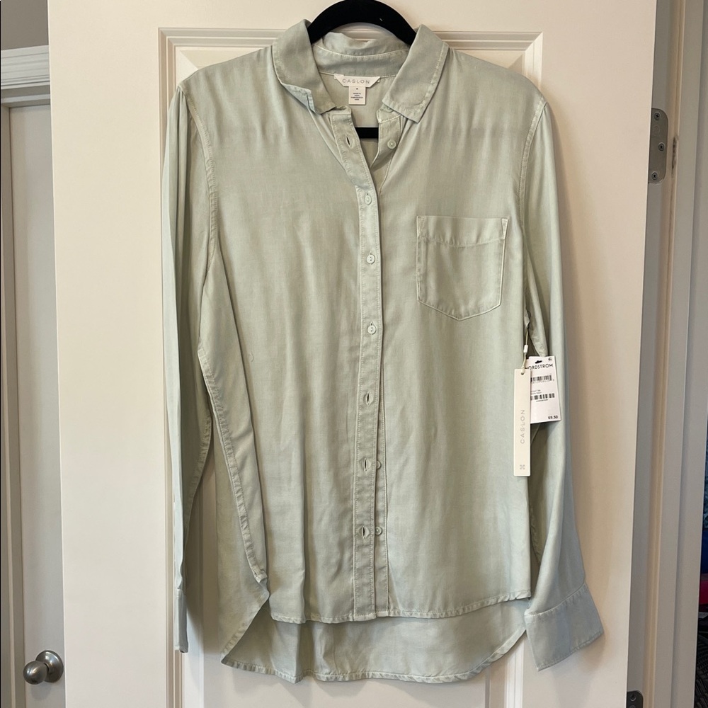 NEW WITH TAGS Caslon Sage Green Collared Shirt SIZE MEDIUM